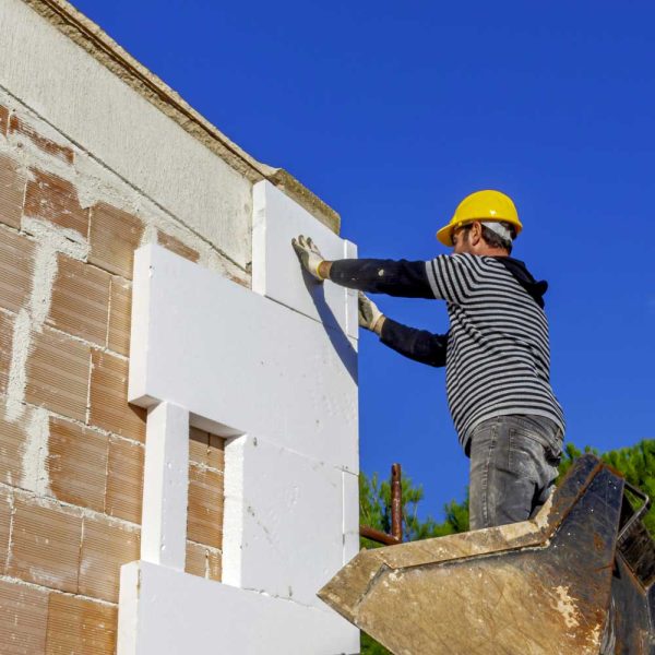 Cappotto termico in polistirene espanso su edificio residenziale in Classe A4 di Distretto Casa Costruzioni