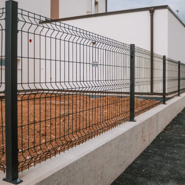 Recinzioni perimetrali di un residence Distretto Casa Costruzioni