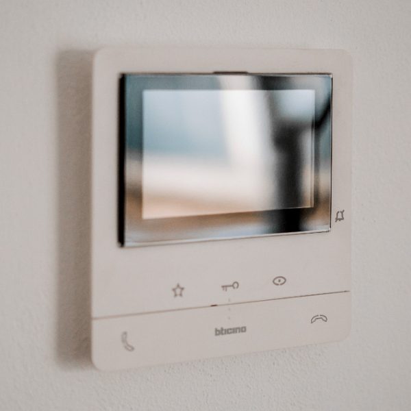 Videocitofono di serie in un appartamento Distretto Casa Costruzioni